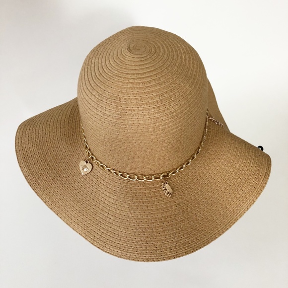 NWT Juicy Couture Woven Floppy Sun Beach Straw Hat With Goldtone Chain & Charms - Picture 3 of 13